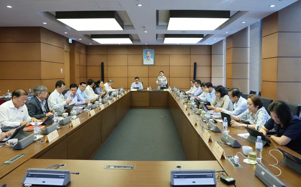Quang cảnh buổi thảo luận ở tổ của Đoàn đại biểu Quốc hội TPHCM. Ảnh: QUANG PHÚC quang canh.jpg