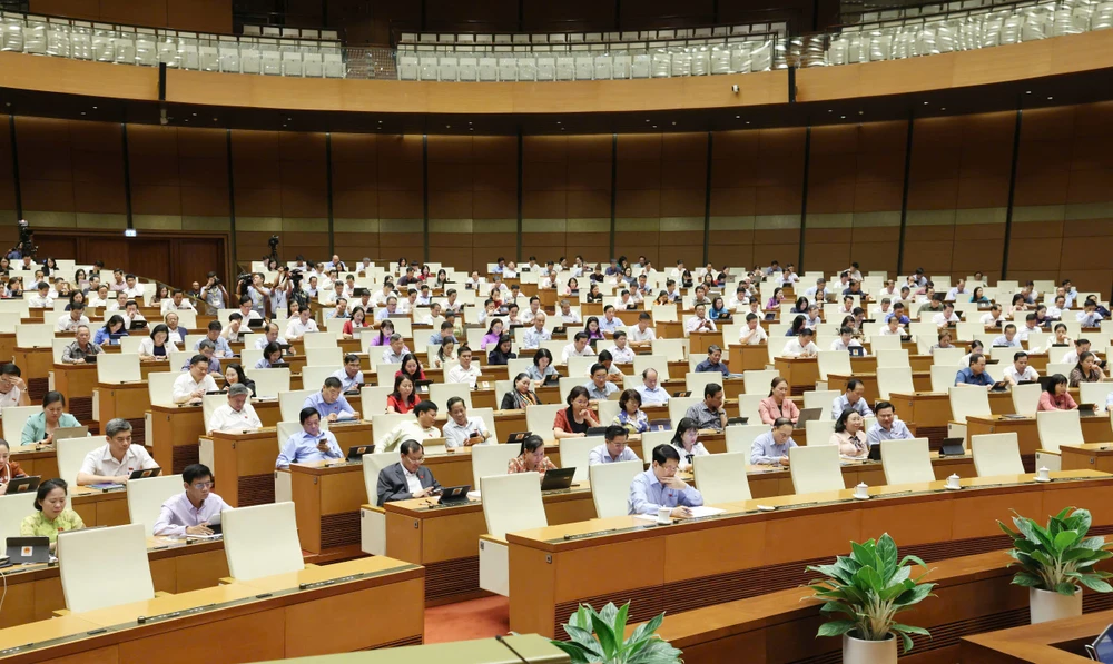 Quang cảnh phiên họp chiều ngày 9-5. Ảnh: QUANG PHÚC Hoitruong.jpg