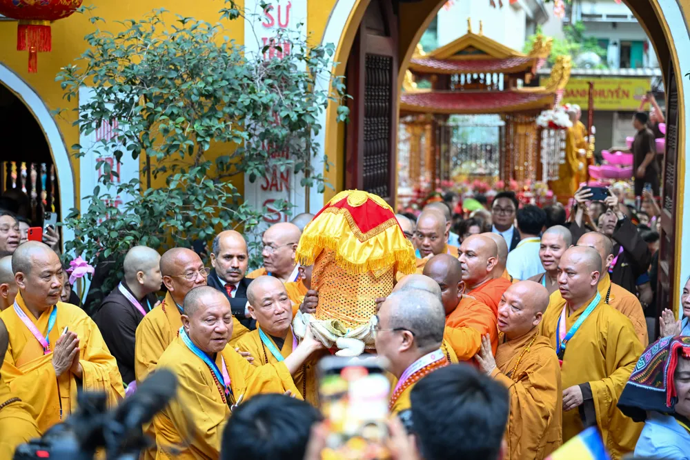 ថ្នាក់ដឹកនាំសង្ឃវៀតណាម នាំយកព្រះសារីរិកធាតុ ទៅកាន់វត្ត Quan Su DSC_1421.JPG