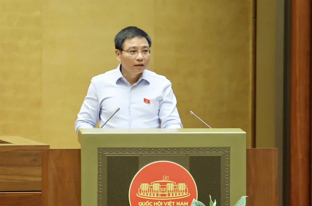 Bộ trưởng Bộ Tài chính Nguyễn Văn Thắng trình bày tờ trình dự thảo Nghị quyết của Quốc hội về cơ chế, chính sách phát triển kinh tế tư nhân, sáng 15-5. Ảnh: QUANG PHÚC BT NguyeVan Thang.jpg