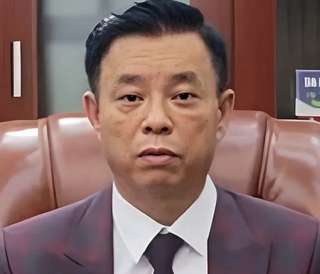 Bị can Phạm Văn Cách pham-van-cach-47744.jpg