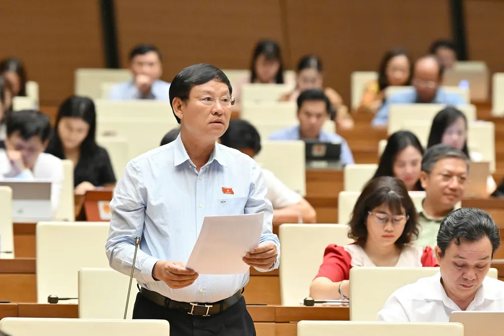 ĐB Nguyễn Hữu Chính (TP Hà Nội). Ảnh: QUANG PHÚC HUU CHÍNH.jpg