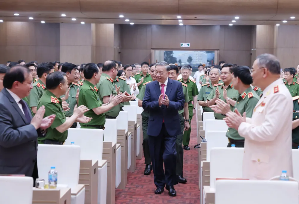 Tổng Bí thư Tô Lâm dự Hội nghị tổng kết 10 năm thực hiện Chỉ thị số 05-CT/TW ngày 15-5-2016 của Bộ Chính trị về đẩy mạnh học tập và làm theo tư tưởng, đạo đức, phong cách Hồ Chí Minh. Ảnh: QUANG PHÚC z6616872536836_39a32d1d1ee2eaf48e2bc2938c1fa1d3.jpg