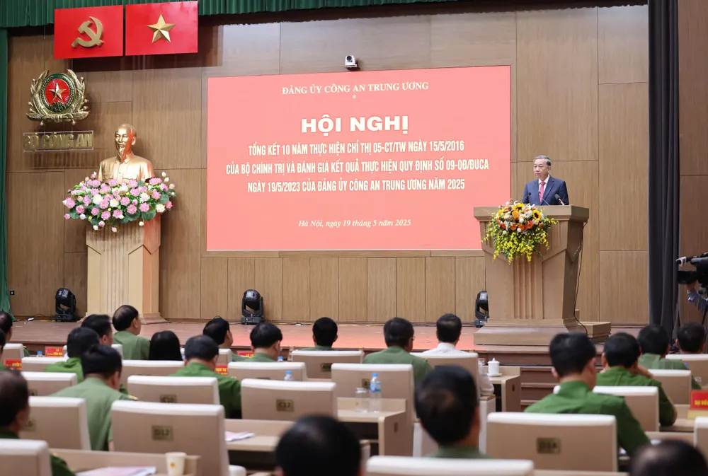 Quang cảnh hội nghị. Ảnh: QUANG PHÚC z6617399410707_c508c9b8be9fad4ee594e0b394299b09.jpg