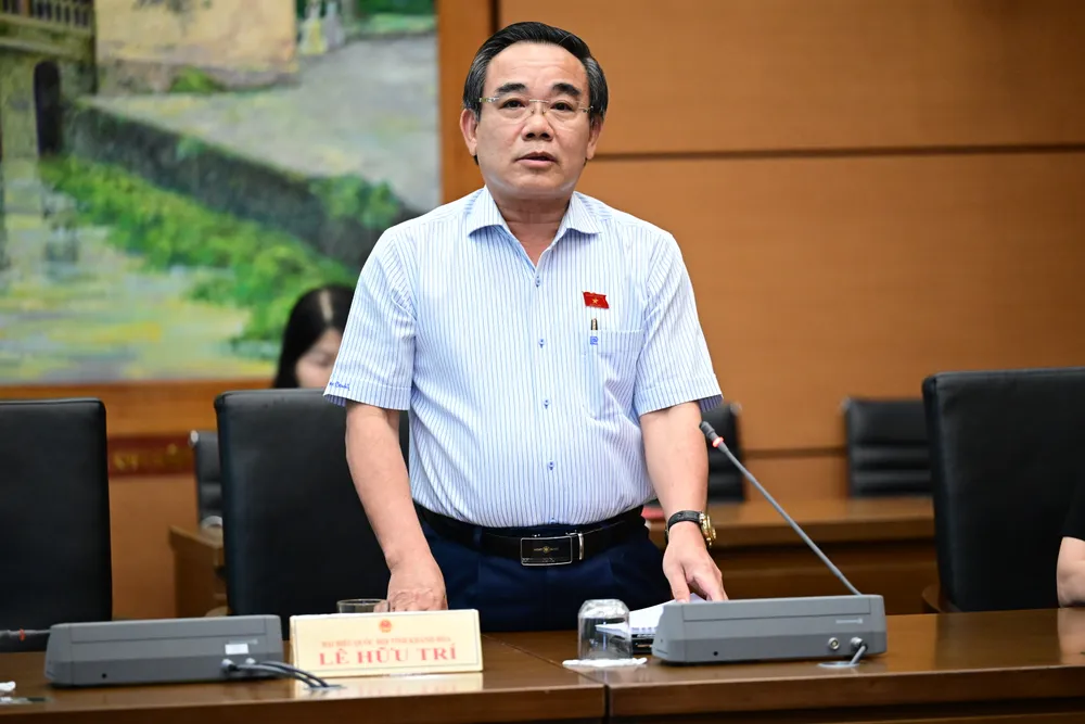 ĐB Lê Hữu Trí phát biểu tại buổi thảo luận. Ảnh: ĐỖ TRUNG DSC_3428.JPG