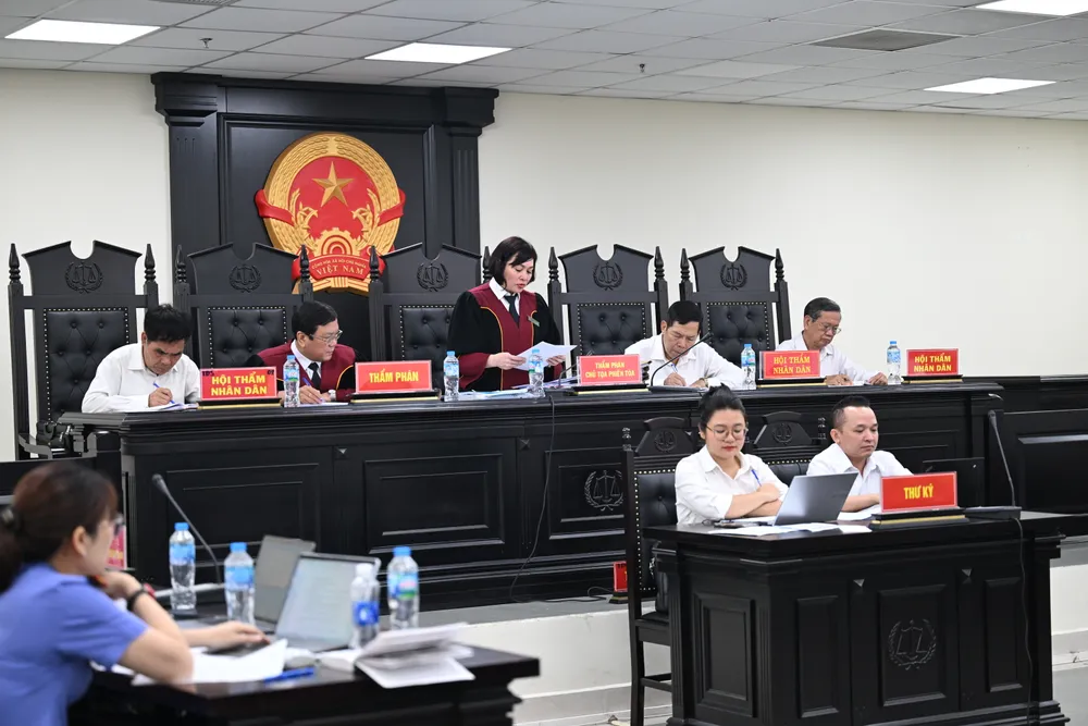 Hội đồng xét xử. Ảnh: ĐỖ TRUNG DSC_5626.JPG