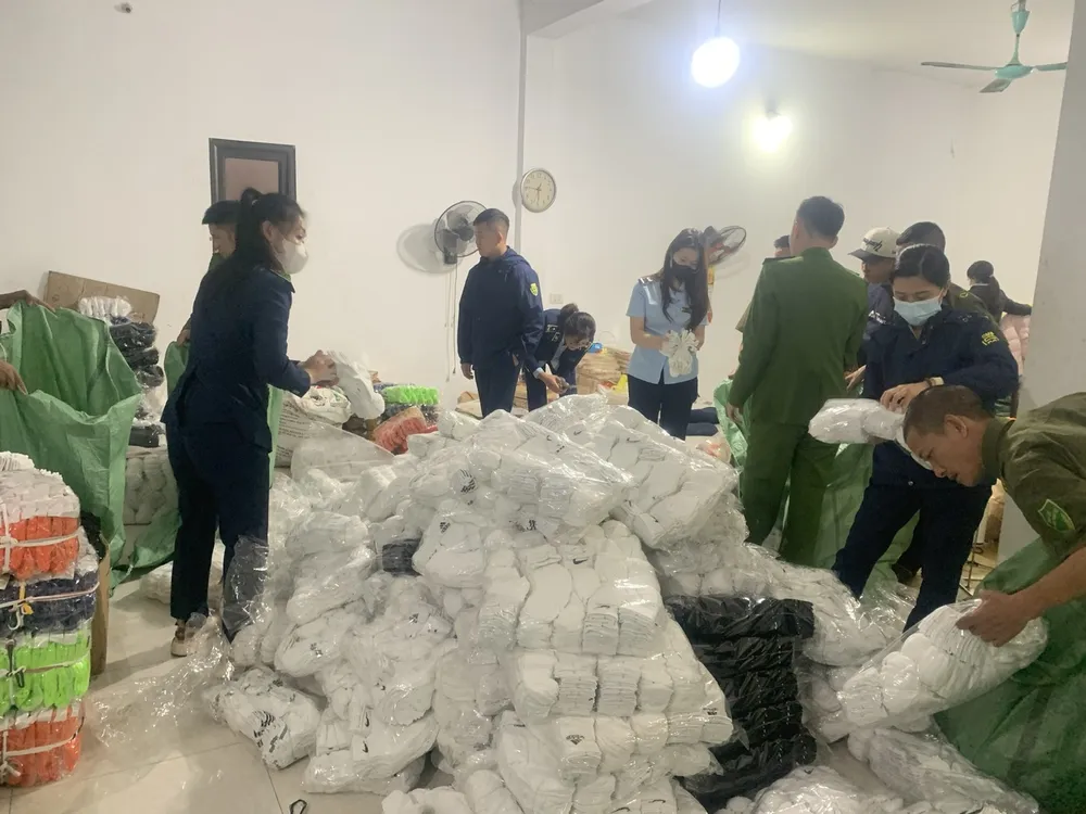 Cơ quan chức năng kiểm tra xưởng sản xuất của Nguyễn Văn Thiện bit tat gia.jpg