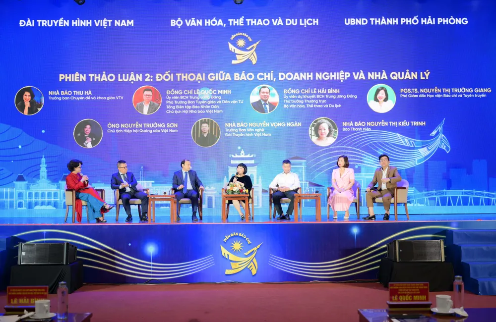 Cuộc đối thoại giữa báo chí, doanh nghiệp và cơ quan quản lý. Ảnh: ĐỖ TRUNG DSC_6556.jpg