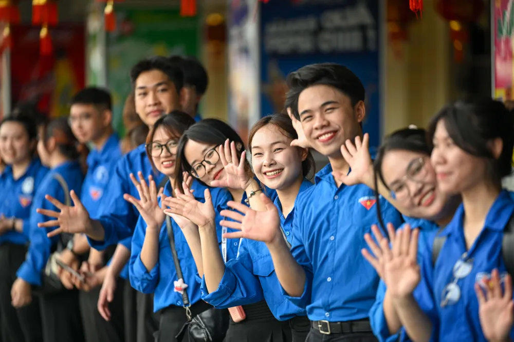 Lực lượng thanh niên và người dân chào đón cán bộ, chiến sĩ DSC_7326.JPG
