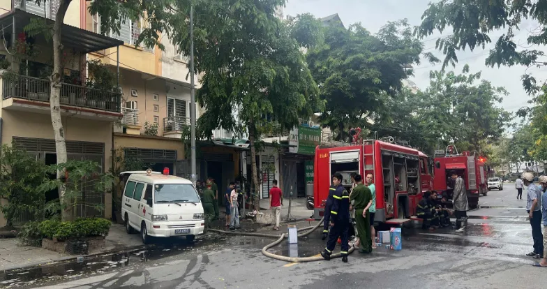 Hiện trường ngôi nhà xảy ra cháy hinh 1.png