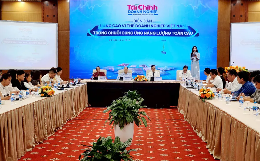 Quang cảnh diễn đàn. Ảnh: HÀ NGUYỄN 1215.jpg