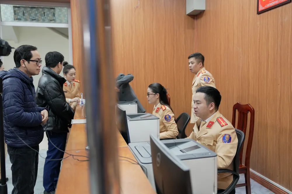 Từ ngày 1-7, thêm nơi lựa chọn đăng ký xe là công an cấp xã, bên cạnh phòng cảnh sát giao thông. Ảnh: ĐỖ TRUNG DSC08918.JPG