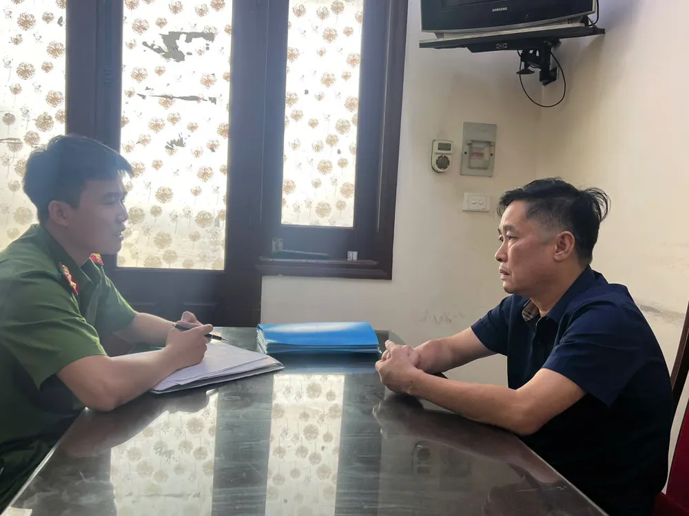 Hoàng Tất Thành tại cơ quan công an 2.jpg