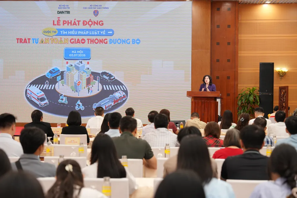 Quang cảnh lễ phát động. Ảnh: ĐỖ TRUNG 16S05733.JPG