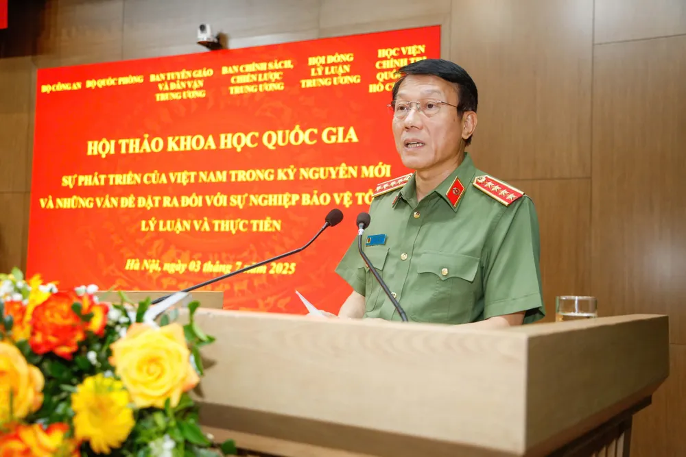 Đại tướng Lương Tam Quang tham luận tại hội thảo. Ảnh: NAM NGUYÊN DT Quang.jpg