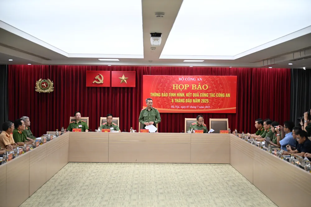 Quang cảnh buổi họp báo. Ảnh: ĐỖ TRUNG DSC_4188.JPG