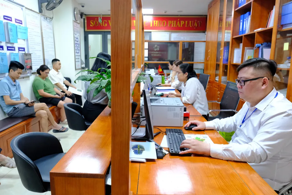 Ảnh minh họa: BỘ NỘI VỤ 09-51-38-02-07-2025-cong-chuc_so.jpg