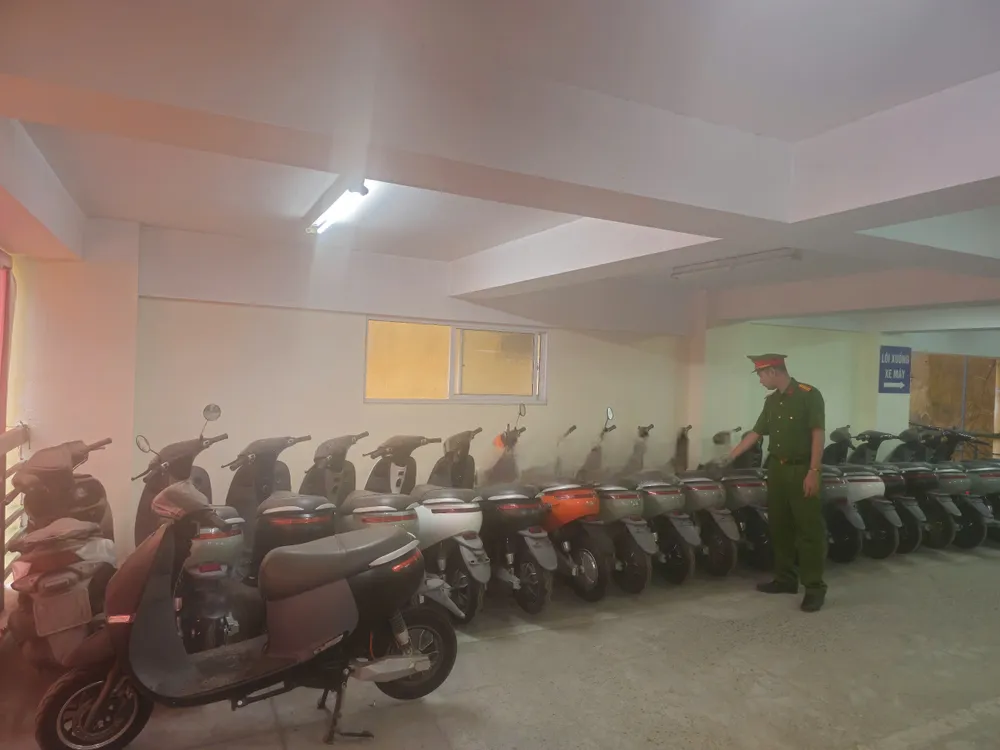 Số lượng lớn xe máy điện bị phát hiện làm giả nhãn hiệu 1.jpg