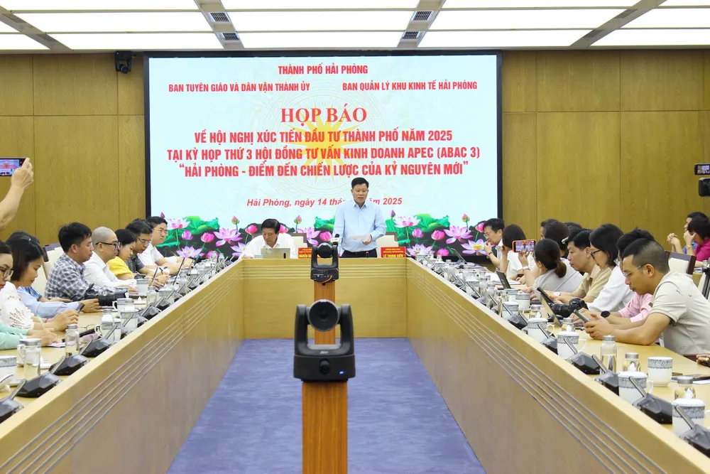Quang cảnh buổi họp báo HP.jpg