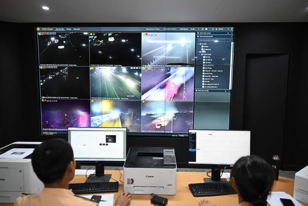 Lực lượng cảnh sát giao thông sẽ hạn chế ra ngoài đường, thay vào đó là áp dụng công nghệ trong xử lý vi phạm. Ảnh: ĐỖ TRUNG DSC_4699.JPG