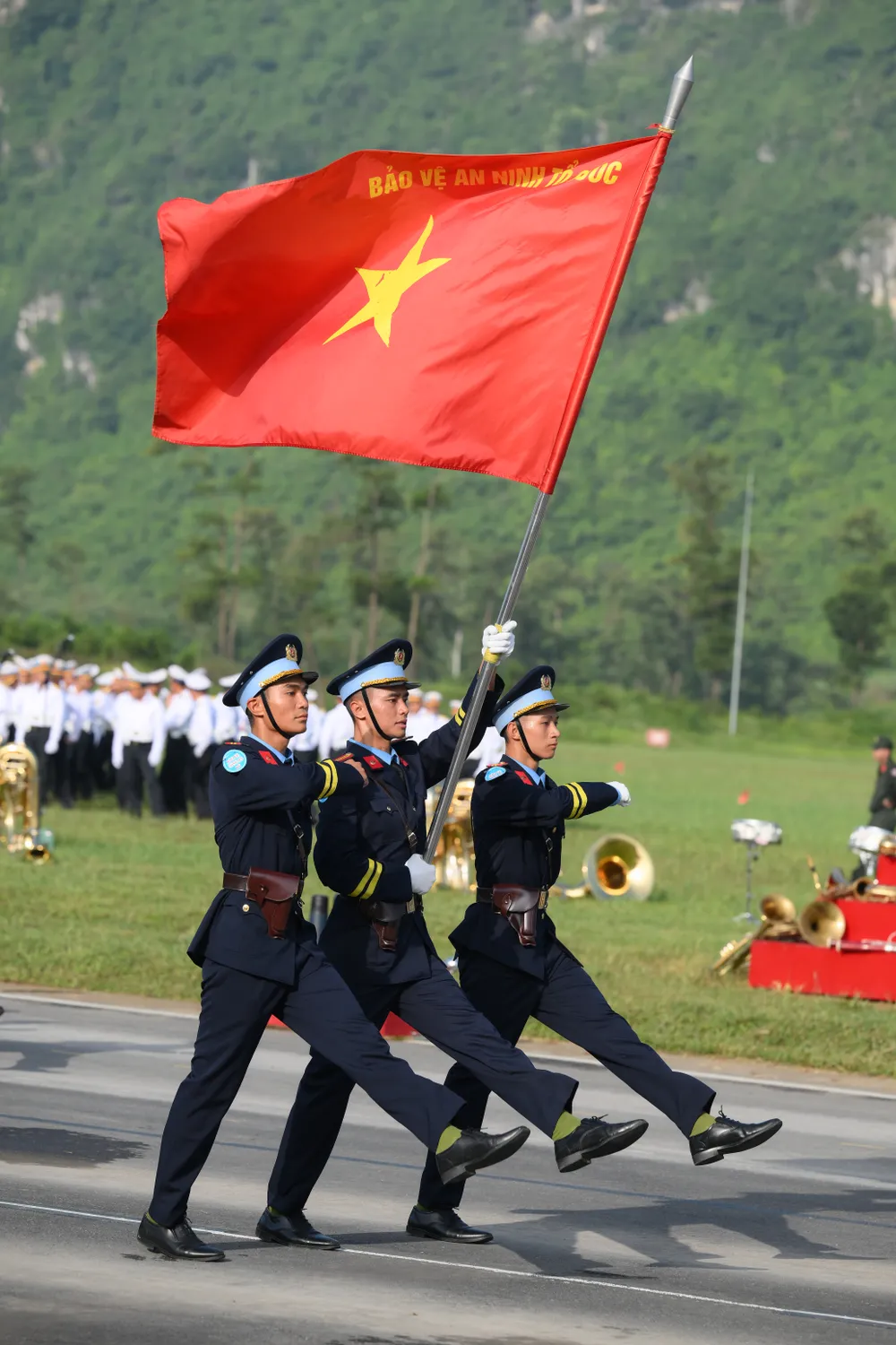 Trong buổi tổng hợp luyện, các chiến sĩ đã thể hiện những động tác dứt khoát, mạnh, đều... DSC_5288.JPG