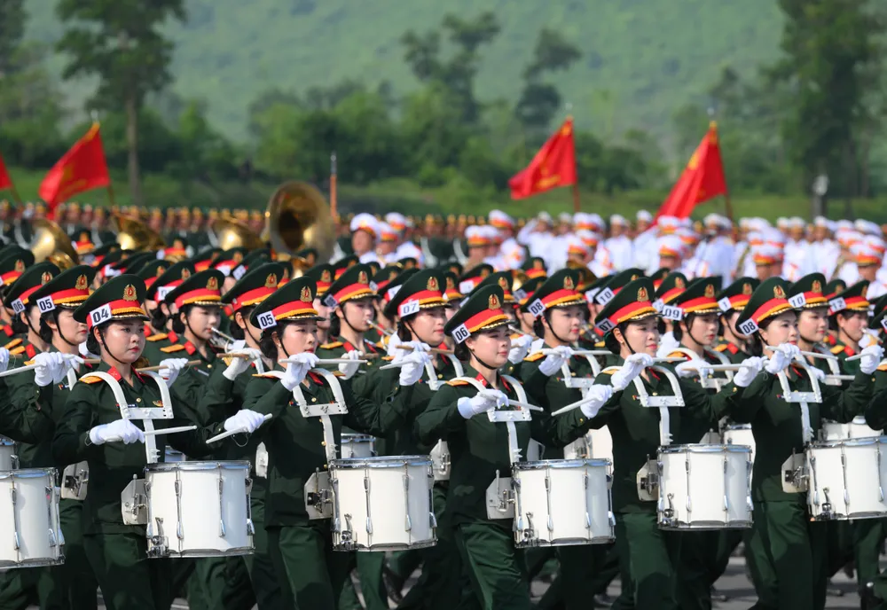Khối nữ quân nhạc diễu hành qua lễ đài. Ảnh: ĐỖ TRUNG DSC_5755.JPG