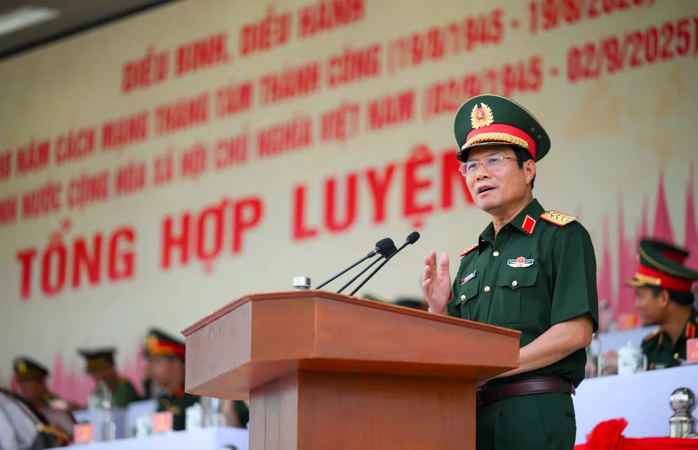 Đại tướng Nguyễn Tân Cương, Tổng Tham mưu trưởng Quân đội nhân dân Việt Nam, Thứ trưởng Bộ Quốc phòng đánh giá, nhận xét các khối để rút kinh nghiệm DSC_9050.JPG