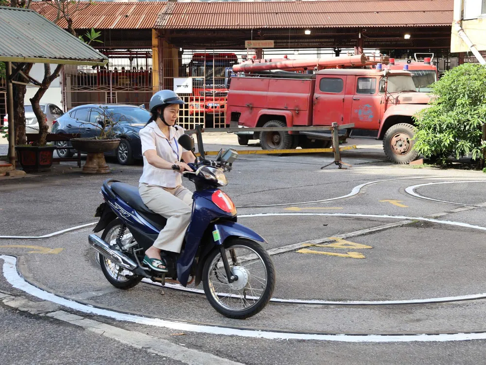 Cục Cảnh sát giao thông vừa có chỉ đạo Phòng Cảnh sát giao thông công an các tỉnh, thành phố tập trung, huy động tối đa cán bộ, chiến sĩ sát hạch viên để tập trung công tác cấp đổi, sát hạch giấy phép lái xe cho người dân. Ảnh: CỤC CẢNH SÁT GIAO THÔNG z6815612595737_635e00c5a7ffaa216c39f486bb004dc2.jpg