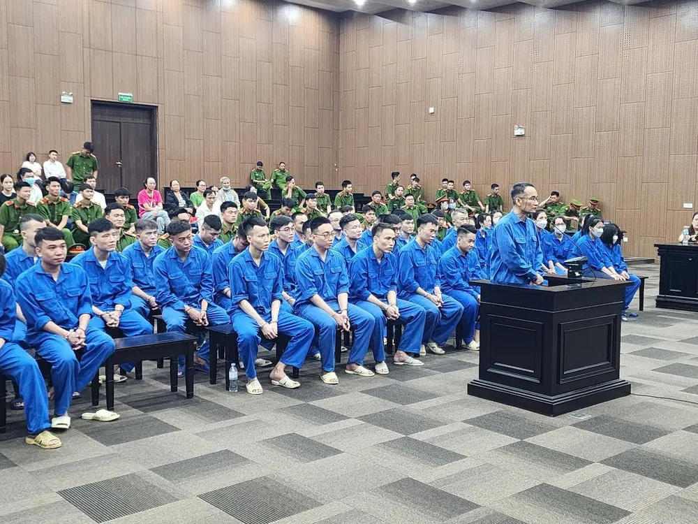 Các bị cáo tại phiên tòa doi-no-khoa-than-0941.jpg