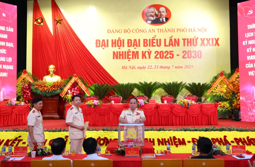 Lãnh đạo Công an TP Hà Nội tại Đại hội đại biểu lần thứ XXIX 002A9843.JPG