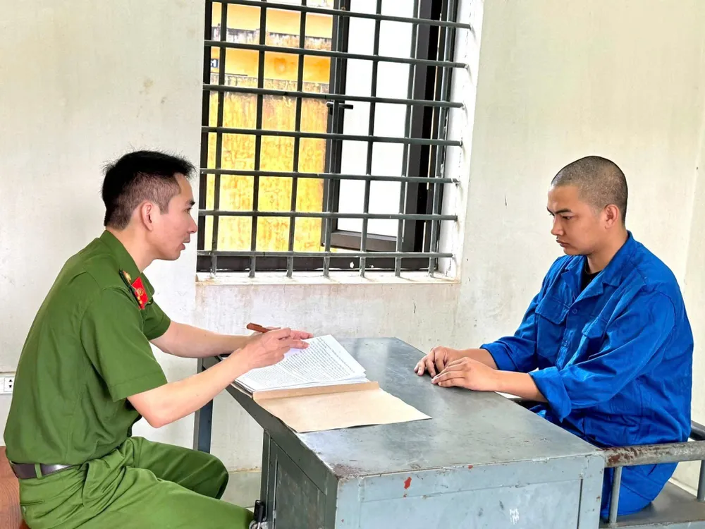 Cơ quan Cảnh sát điều tra tiến hành lấy lời khai của đối tượng Nguyễn Quang Mạnh z6832636227426_b88b202c07ea5df7932312de834020f0.jpg