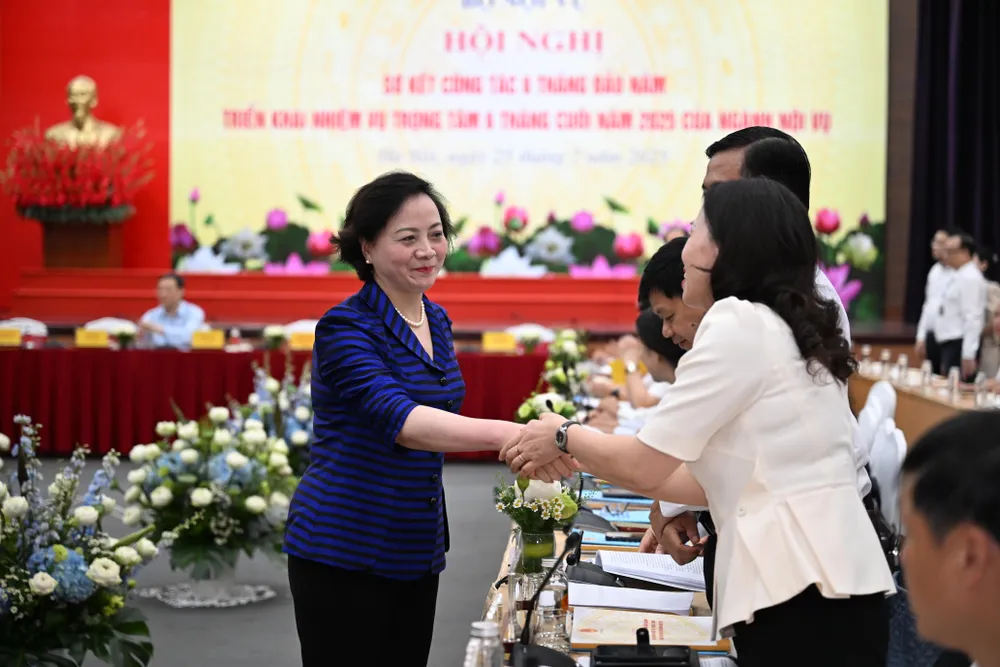 Bộ trưởng Phạm Thị Thanh Trà cùng các đại biểu dự hội nghị. Ảnh: ĐỖ TRUNG DSC_0434.JPG