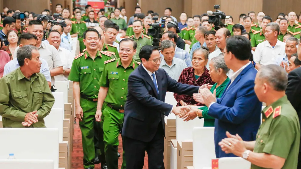 Thủ tướng Phạm Minh Chính tới dự hội nghị. Ảnh: PHÙNG ANH tham hoi.jpg
