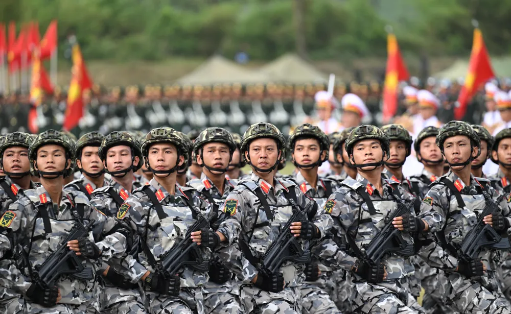Trong các khối đi, những gương mặt thể hiện sự quyết tâm hướng tới Lễ kỷ niệm 80 năm Cách mạng tháng Tám và Quốc khánh 2-9 DSC_5393.JPG