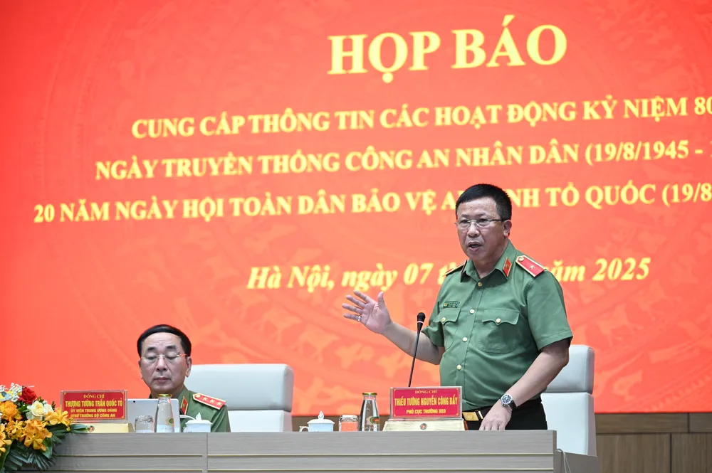 Thiếu tướng Nguyễn Công Bẩy thông tin tại buổi họp báo. Ảnh: ĐỖ TRUNG DSC_6041.JPG