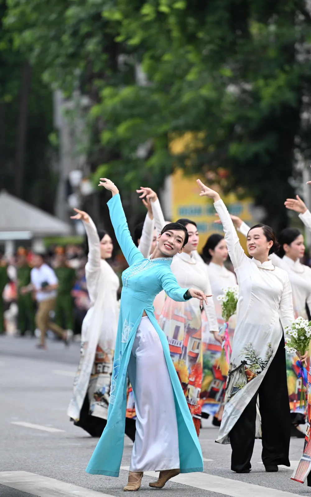 Tiết mục văn nghệ ca ngợi thủ đô Hà Nội - thành phố vì hòa bình DSC_0632.JPG