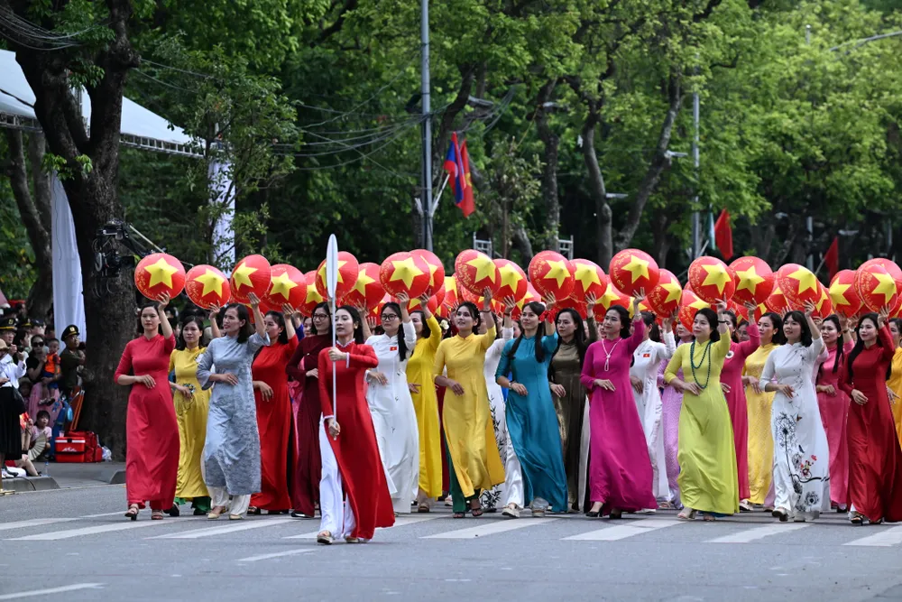 Khối phụ nữ thủ đô tham gia diễu hành DSC_0924.JPG