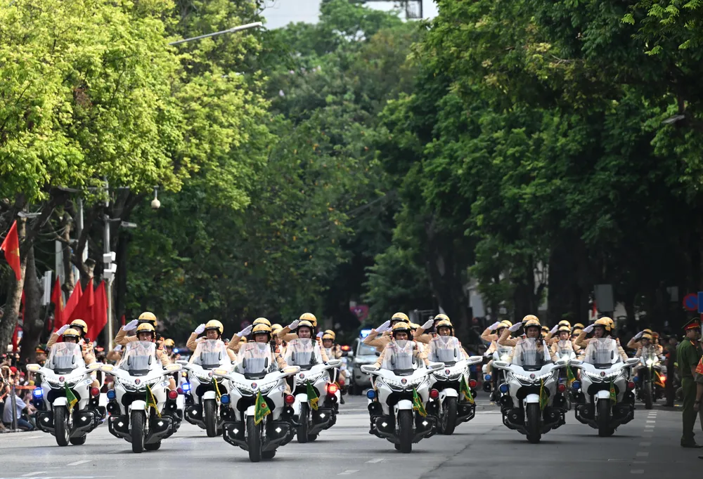 Lực lượng cảnh sát giao thông dẫn đoàn của Công an TP Hà Nội "biểu dương lực lượng" DSC_0946.JPG