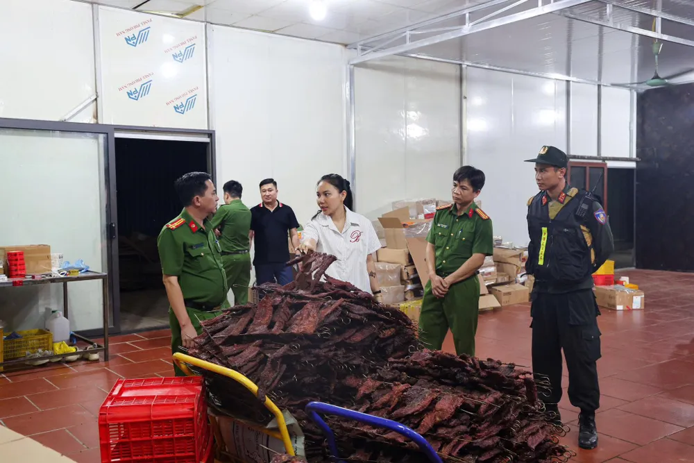 Món thịt trâu thành phẩm bị cơ quan công an phát hiện 1.jpg