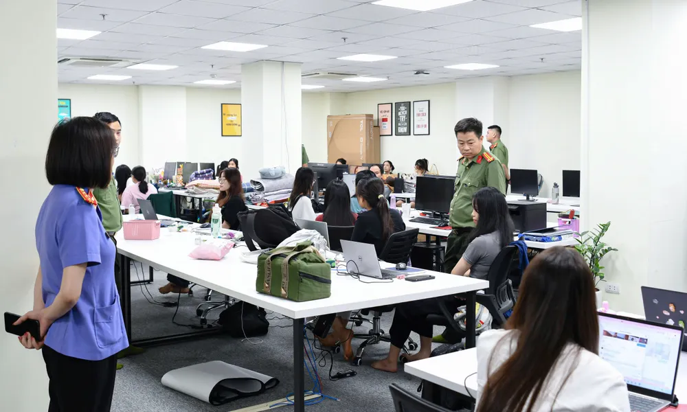 Cơ quan An ninh điều tra (Công an tỉnh Phú Thọ) khám xét khẩn cấp Công ty TNHH Fimetech (tại Hà Nội) 1.jpg
