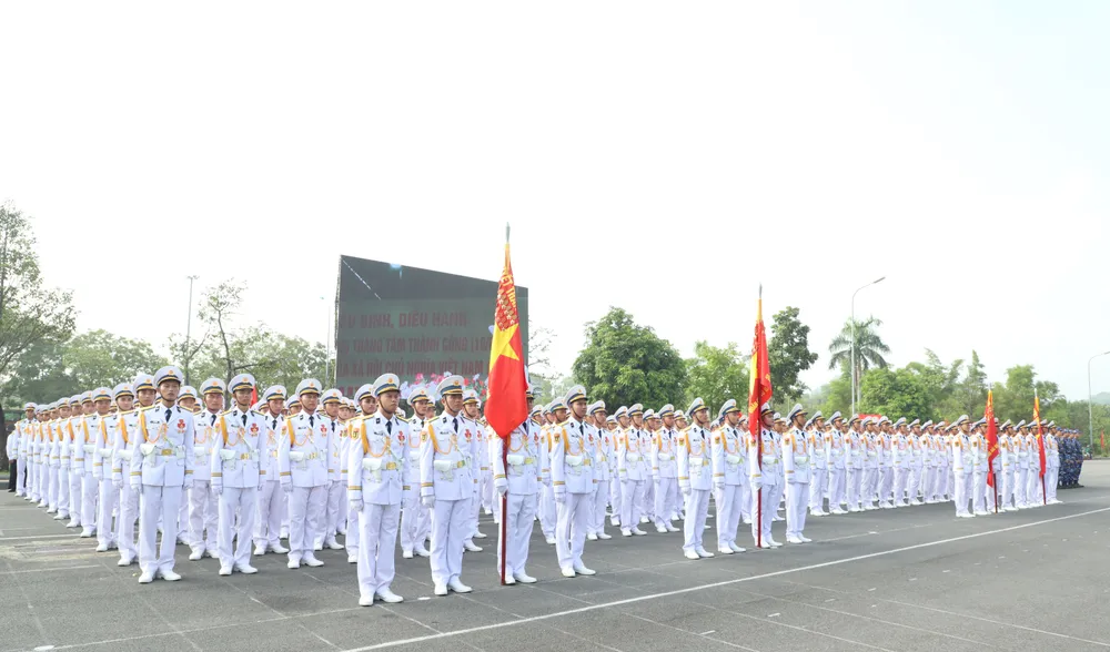 Các khối đứng, khối đi, khối xe quân sự của lực lượng hải quân 1.JPG
