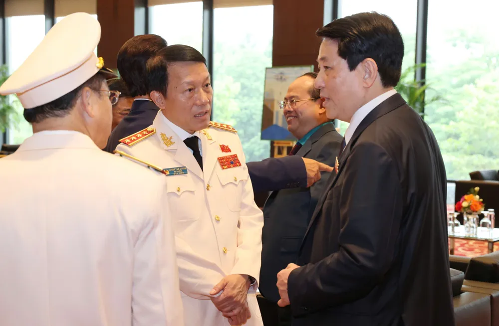 Chủ tịch nước Lương Cường và lãnh đạo Bộ Công an tại buổi lễ. Ảnh: QUANG PHÚC z6915140087495_5a303be2b53281d3965892df88a1d1f5.jpg