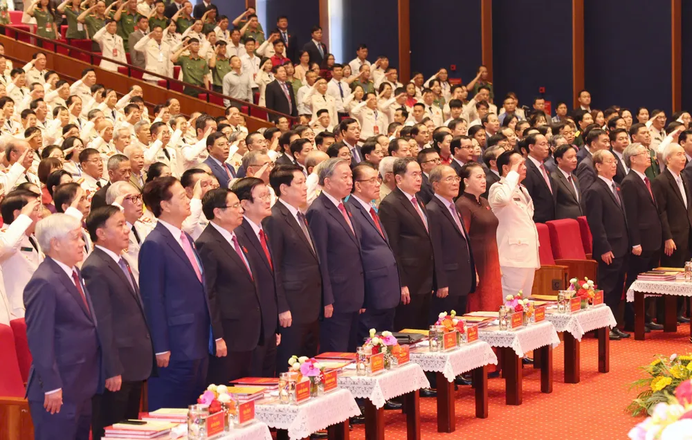 Các đồng chí lãnh đạo, nguyên lãnh đạo Đảng, Nhà nước dự buổi lễ. Ảnh: QUANG PHÚC z6915355224260_28f1c4a95164923a5bd14b304935b21e.jpg