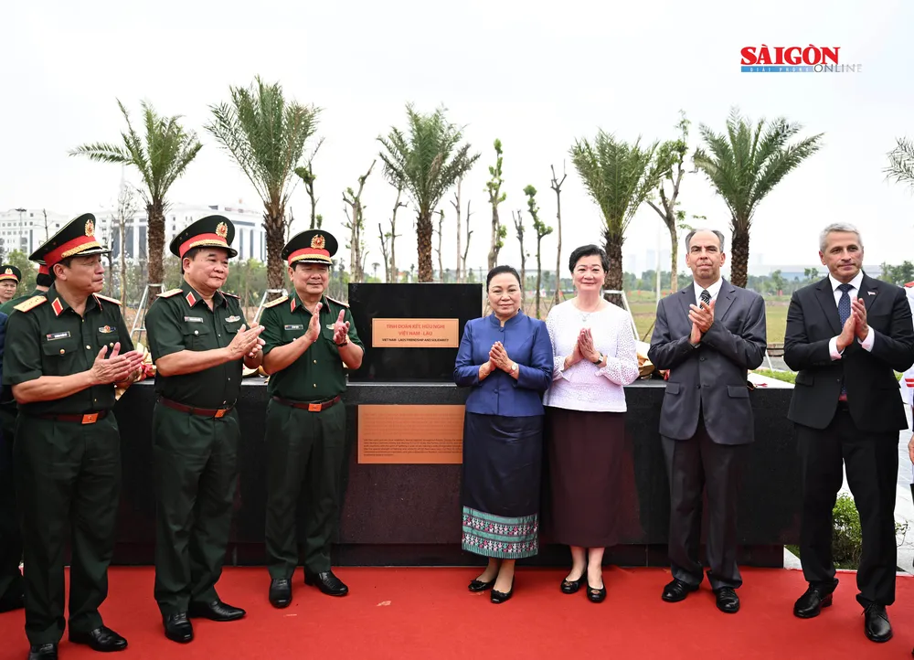 Đặt đá tượng trưng các cụm tượng tri ân chuyên gia quân sự Lào DSC_3140.jpg