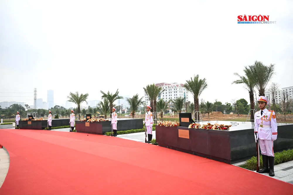 Khu vực các cụm tượng của Trung Quốc, Lào và Campuchia đang trong quá trình hoàn thành, dự kiến trước ngày 22-12-2025. Ảnh: ĐỖ TRUNG DSC_3232.jpg