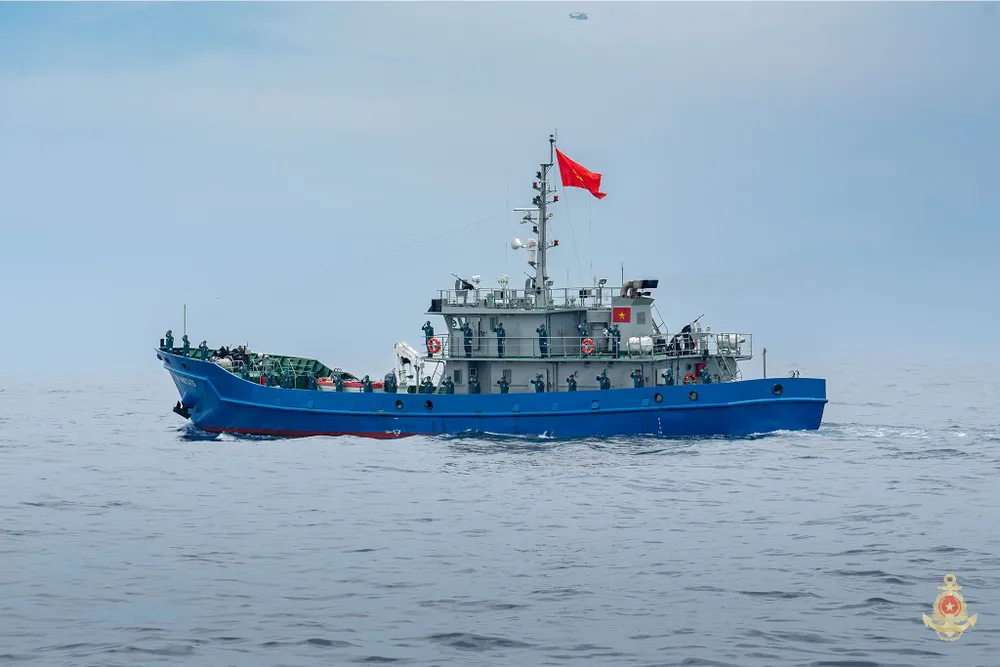 Biên đội tàu Hải đội Dân quân thường trực tham gia diễu binh trên biển Biên đội tàu Hải đội dân quân thường trực tham gia diễu binh trên biển.jpg