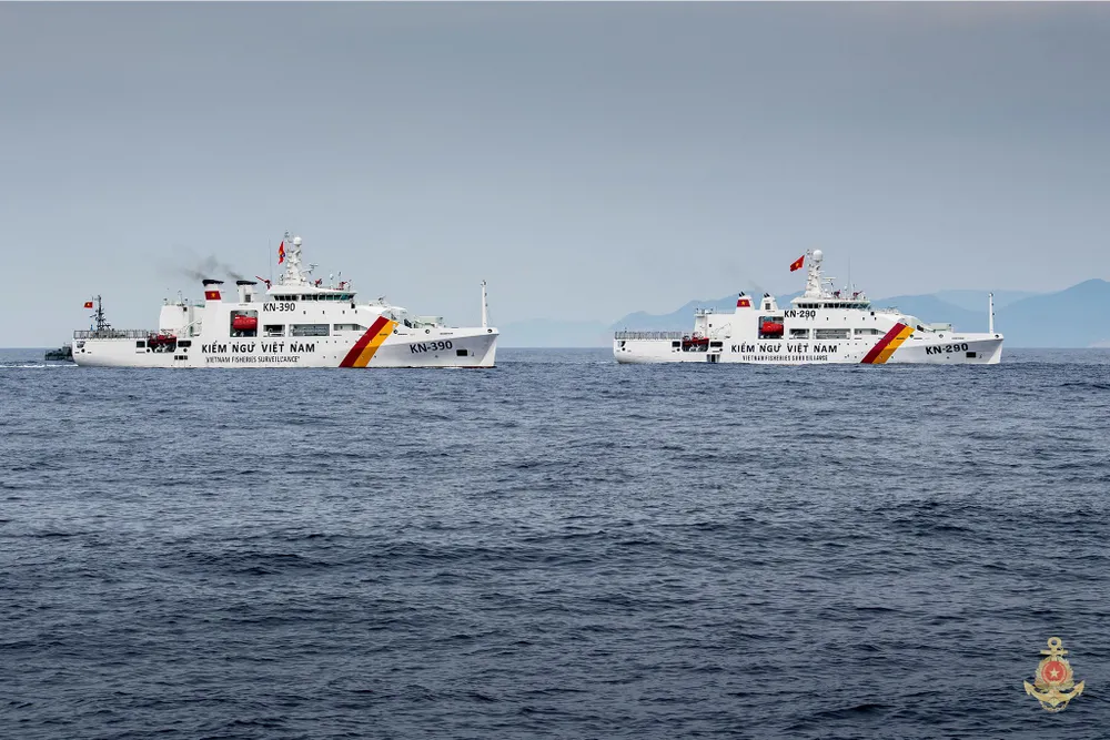 Biên đội tàu Kiểm ngư tham gia diễu binh trên biển Biên đội tàu Kiểm ngư tham gia diễu binh trên biển.jpg