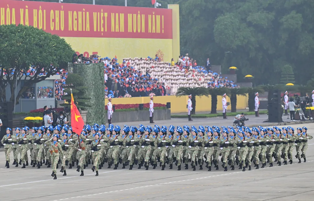Các nữ chiến sĩ gìn giữ hòa bình diễu hành qua Quảng trường Ba Đình DSC_7461.JPG