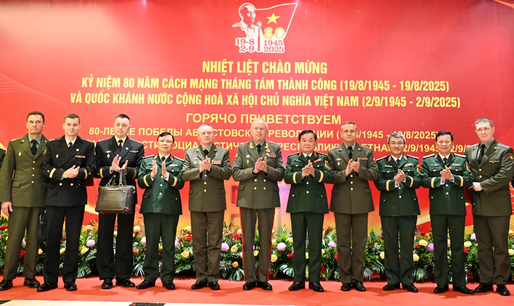 Các đại biểu chụp ảnh lưu niệm sau đối thoại. Ảnh: ĐỖ TRUNG DSC_0237.JPG