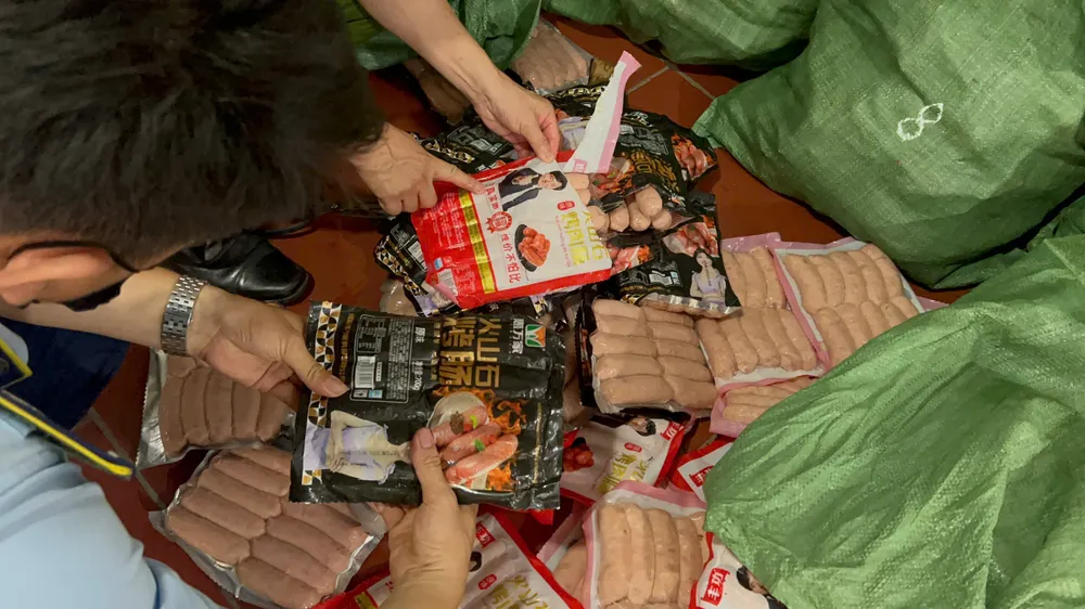 Số xúc xích không rõ nguồn gốc z6994159133519_c8fb2a6e8c007262c9abcca2b6840bbe.jpg
